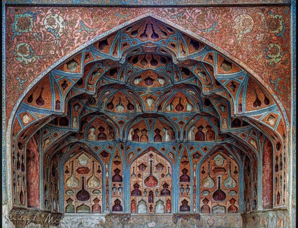 کاخ عالی قاپو اصفهان و بناهای معماری و تاریخی